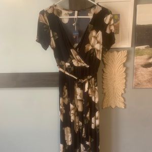 NWT Pink Blush floral maternity dress